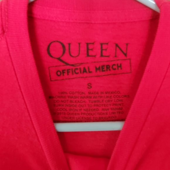 Queen another one bites the dust graphic rock shirt. Sz. Sm. - Picture 2 of 3